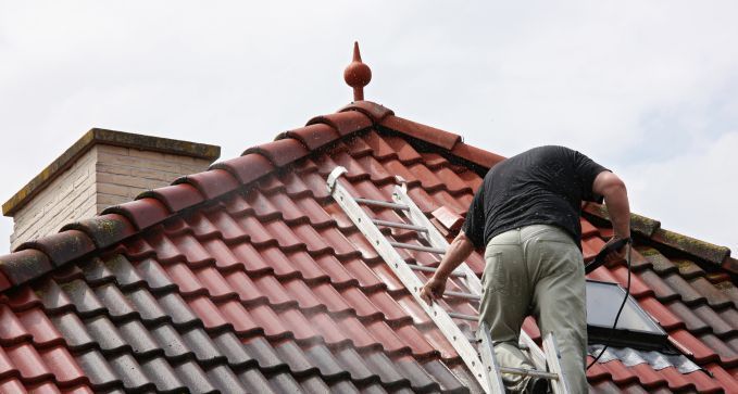 Limpieza anual de tejados a precio económico en Grado, Asturias