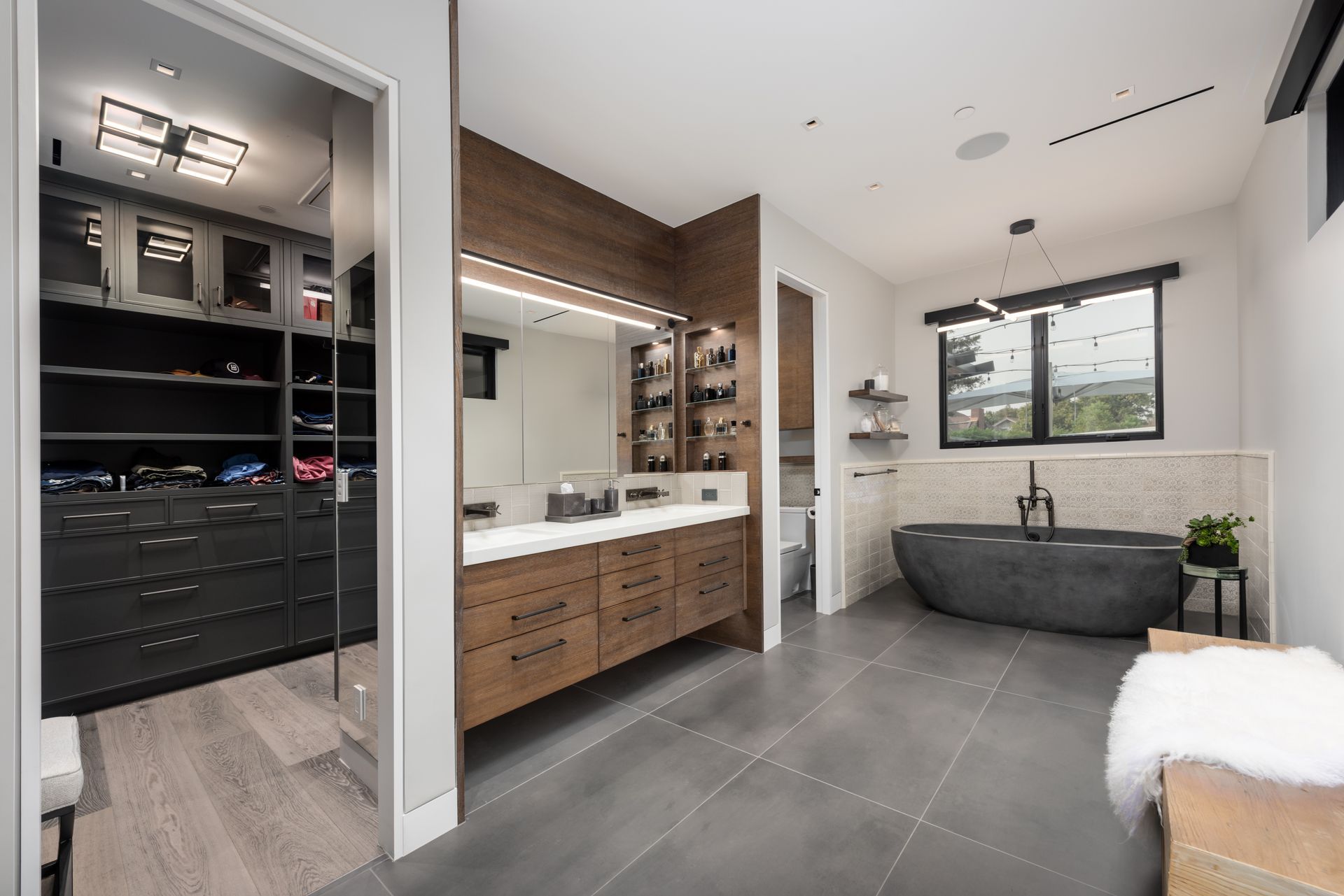 Fairview Woodland Property Bathrooom