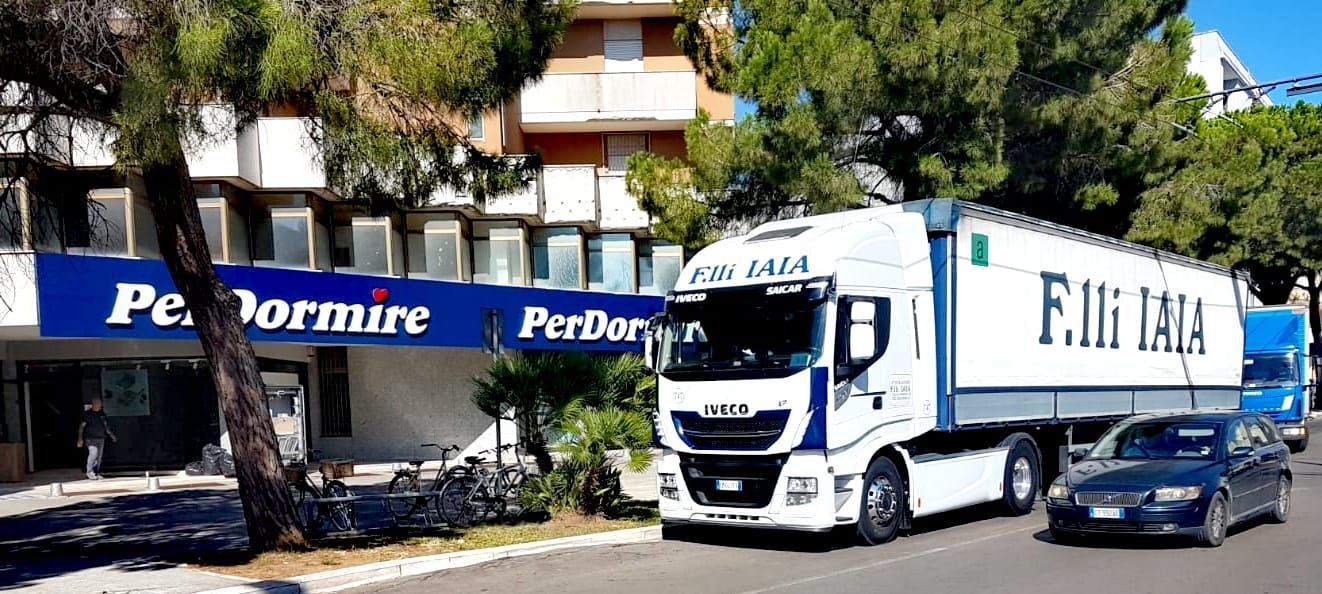 consegna merci locale, brindisi