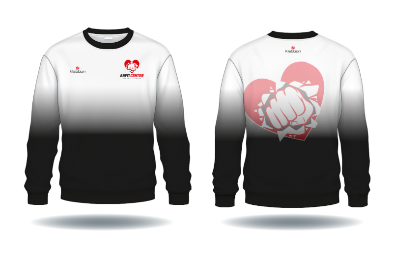 La parte delantera y trasera de una sudadera blanca y negra con un puño en forma de corazón.