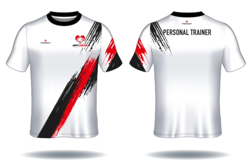 Una camiseta blanca con una raya negra y roja y la palabra entrenador personal en la espalda.