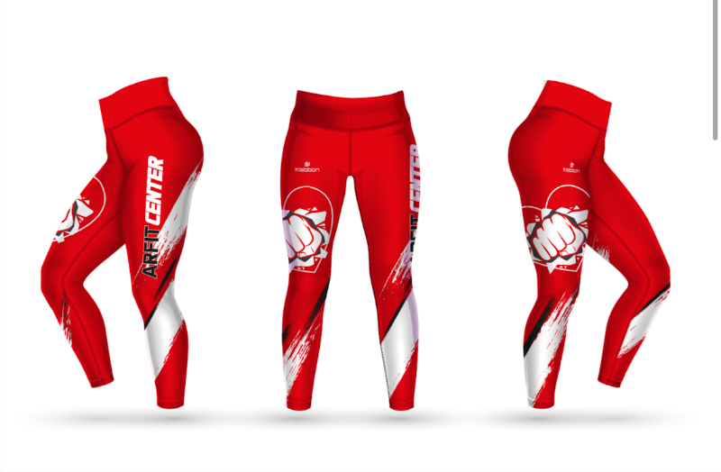 Un par de leggings rojos con un diseño de puño en ellos.