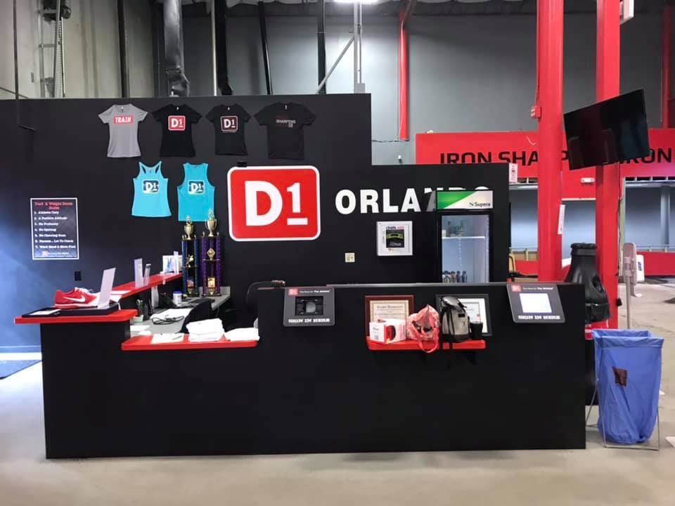 A store front with a sign that says d1 Orlando 28.4845° N, 81.2519° W