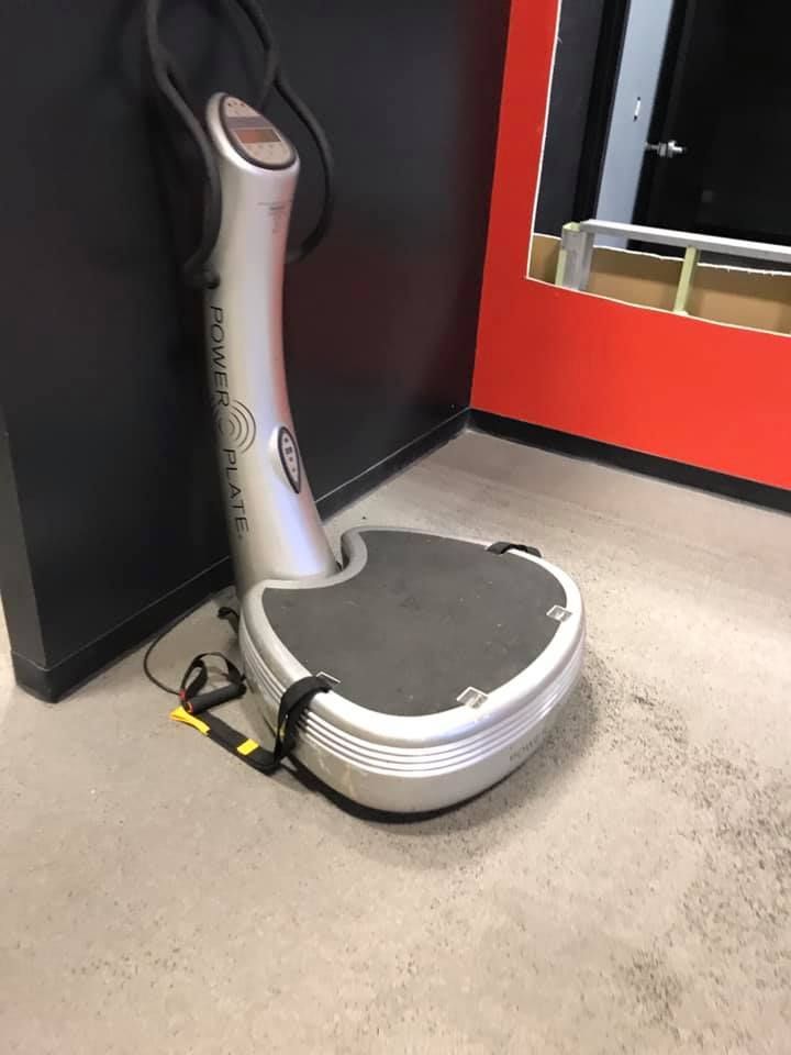 A vibration machine is sitting on the floor in a gym. 28.4845° N, 81.2519° W