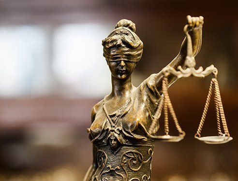 Legal Links ─ Statue Of Justice In Tarpon Springs, FL