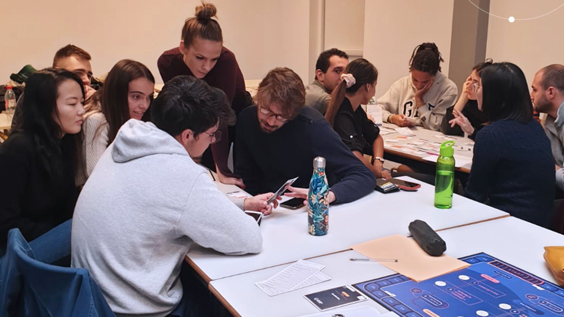 Students from a french university learning entrepreunership with startup mundi