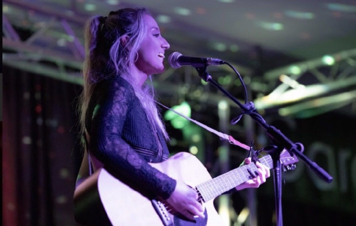 danni k acoustic solo