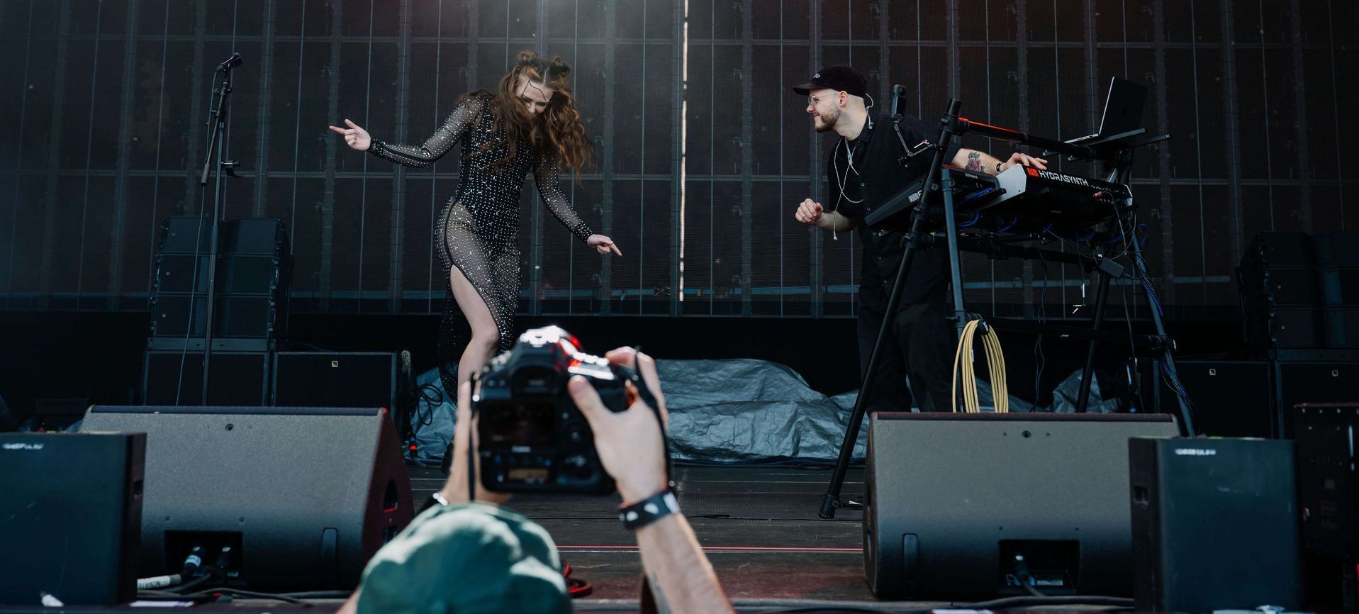 ebony+dylan acoustic artists