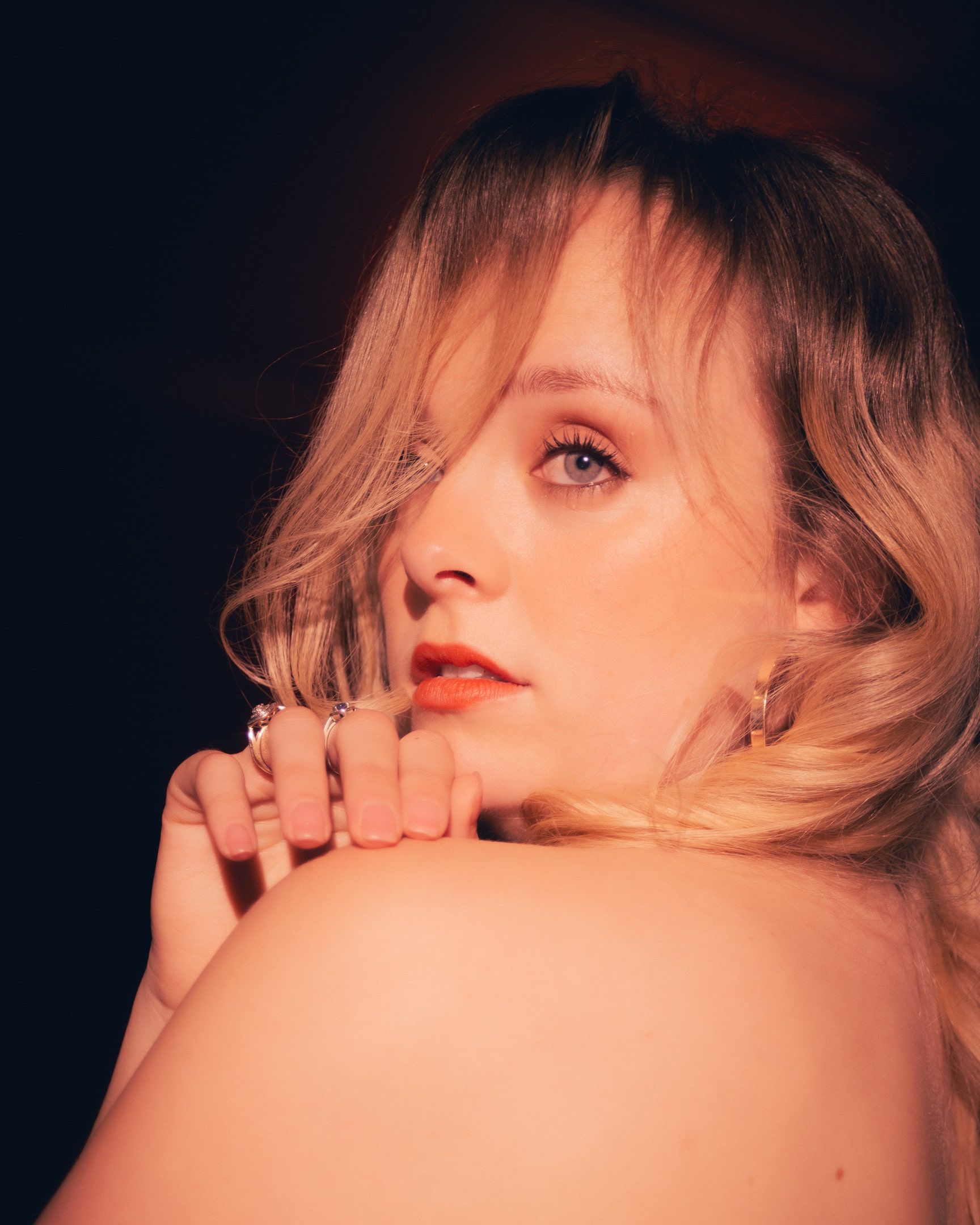 holly acoustic singer