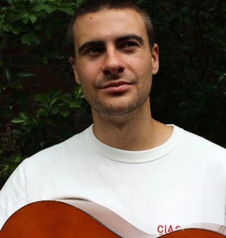 liam brisbane acoustic solo