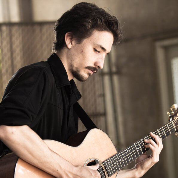 Alex hughes acoustic singer