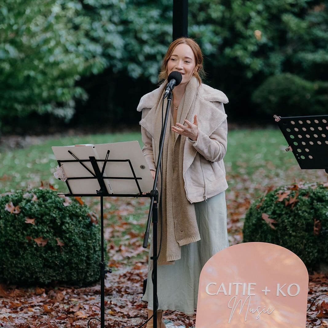 Melbourne acoustic wedding singer performing live outdoors