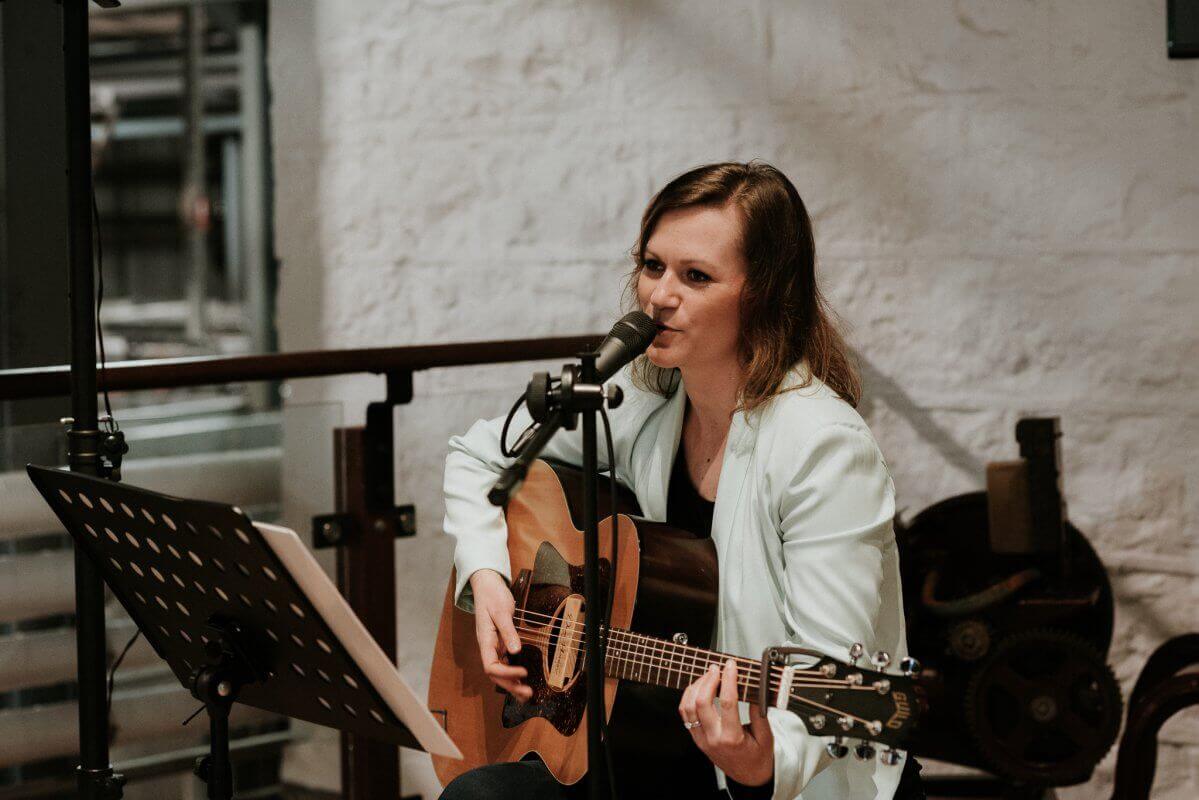 deviation acoustic wedding singer