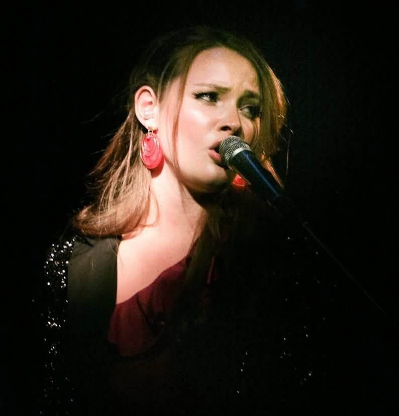 Sarah performing live as a wedding singer at an elegant event