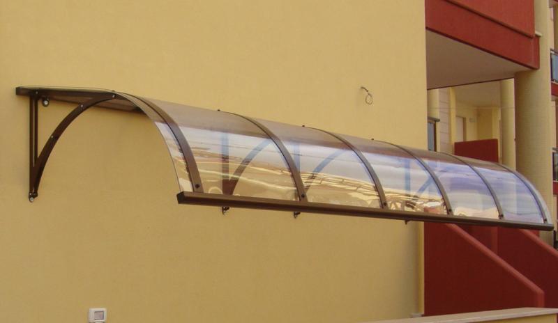 Pensilina curva trasparente