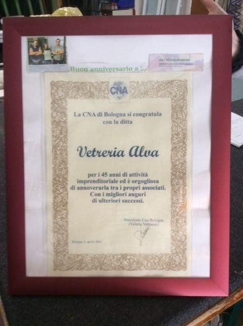 attestato dei 45 anni di attività della vetreria artigianale