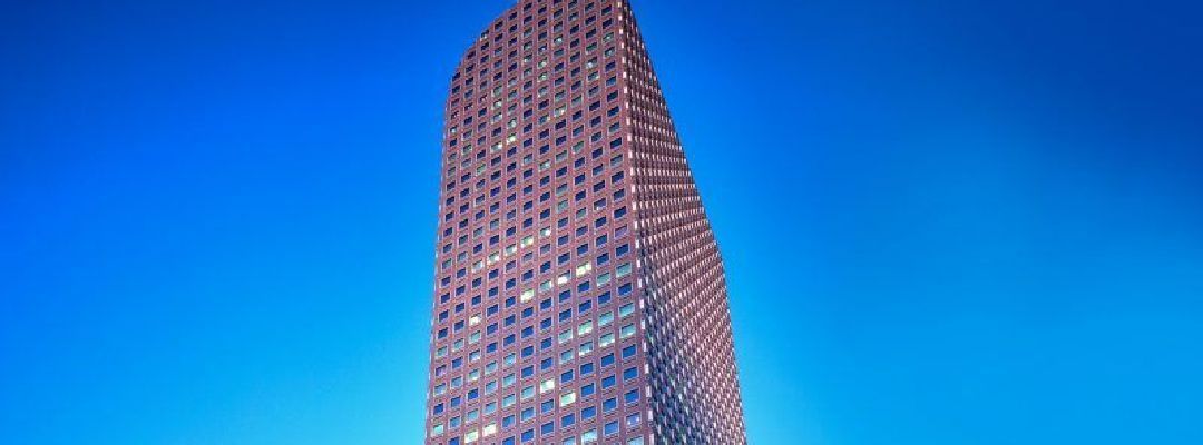 A tall building with a blue sky in the background