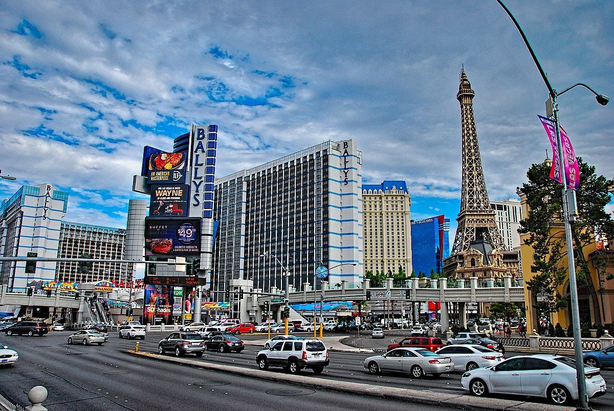 A busy city street with the eiffel tower in the background