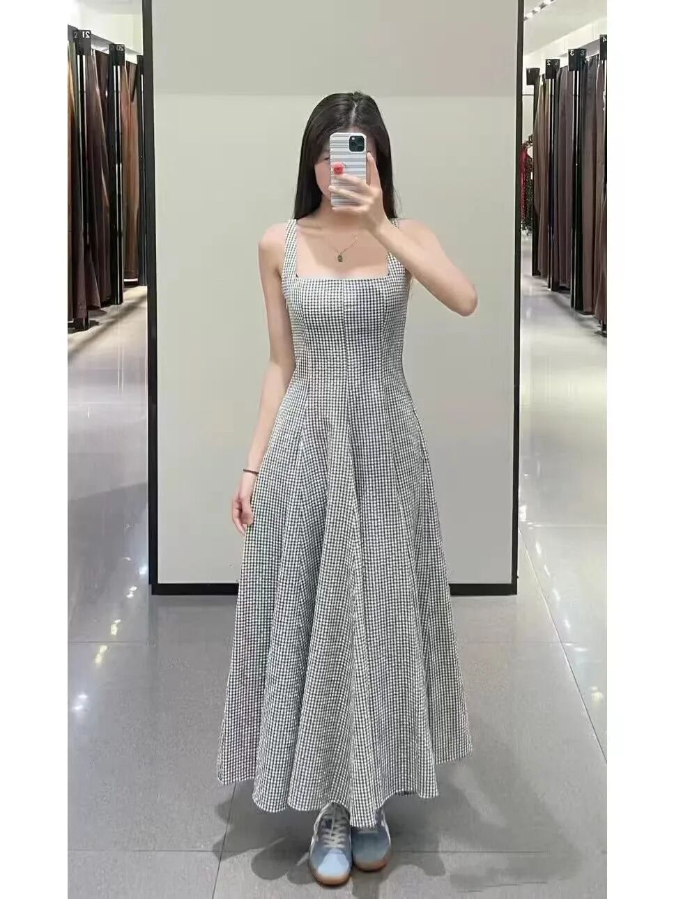 專櫃單~新款修身優雅氣質女式方領洋裝    經典黑白小格紋肌理，復古休閒氛圍感