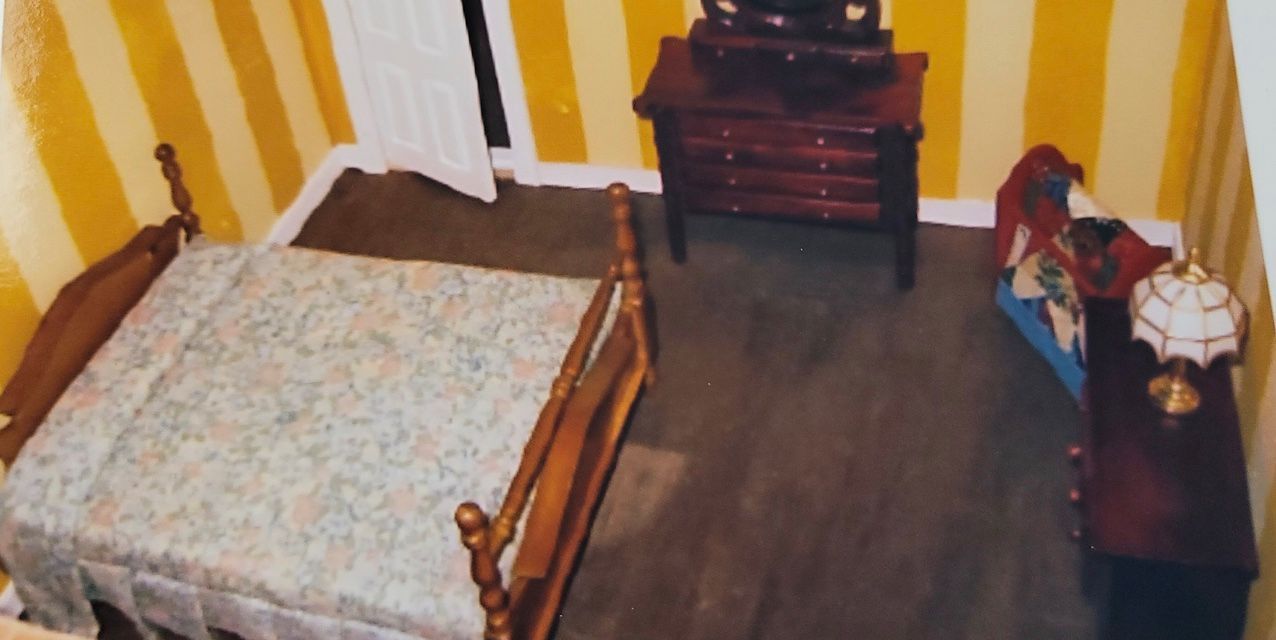 Parent's bedroom in King farm house model