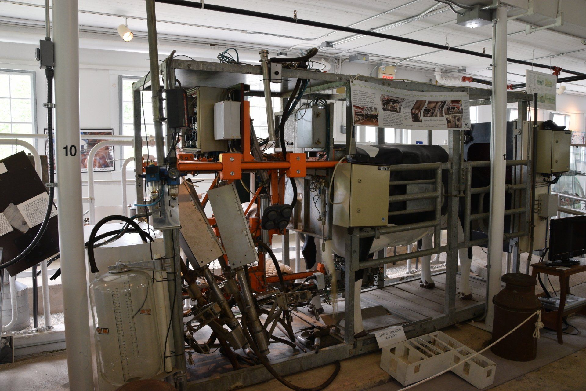 Robotic milking machine