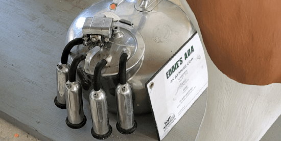 Vacuum milker for milking cows
