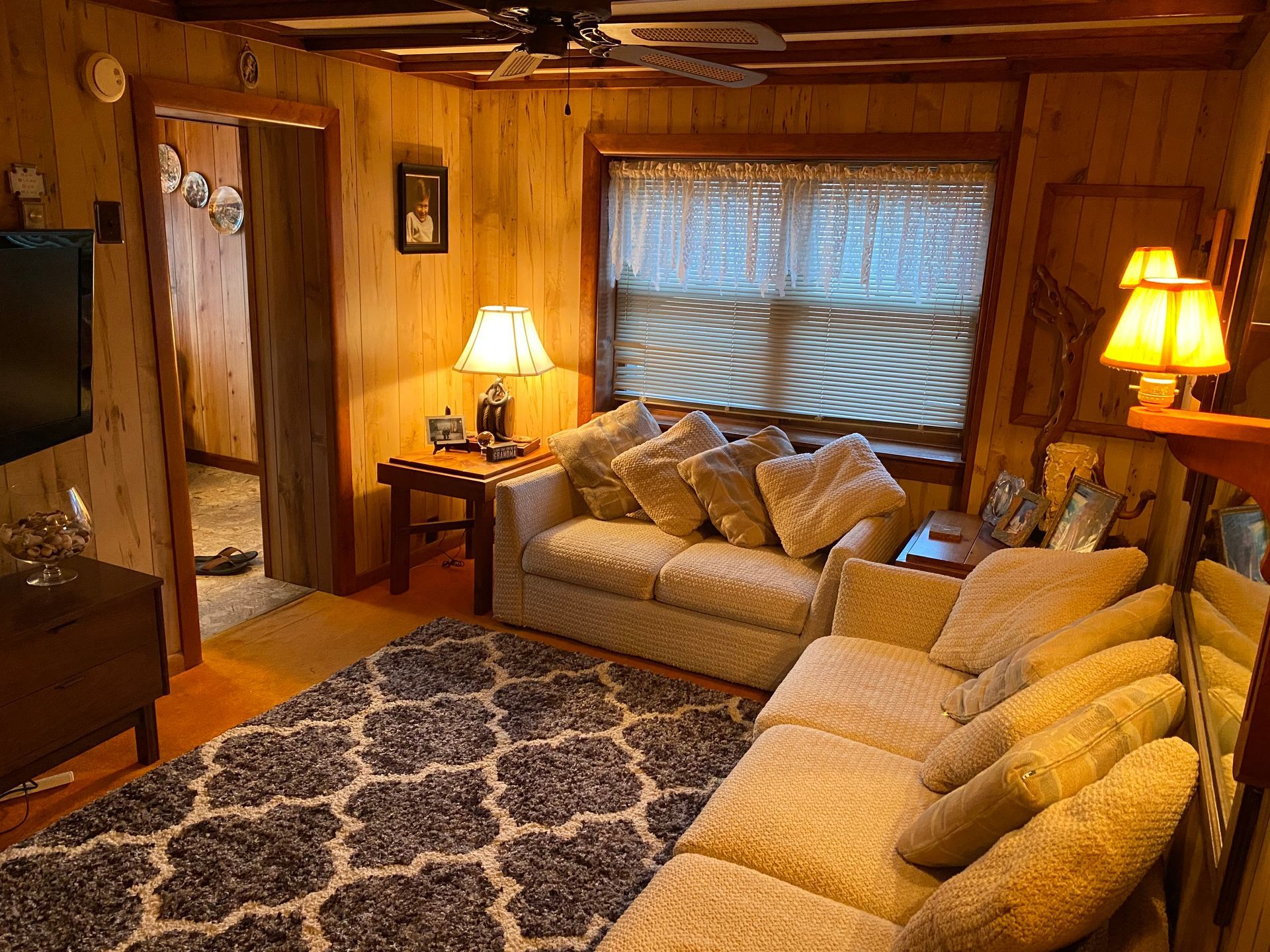 Cape May  Bayside Love rental living room with a couch , chairs , lamps and a television.