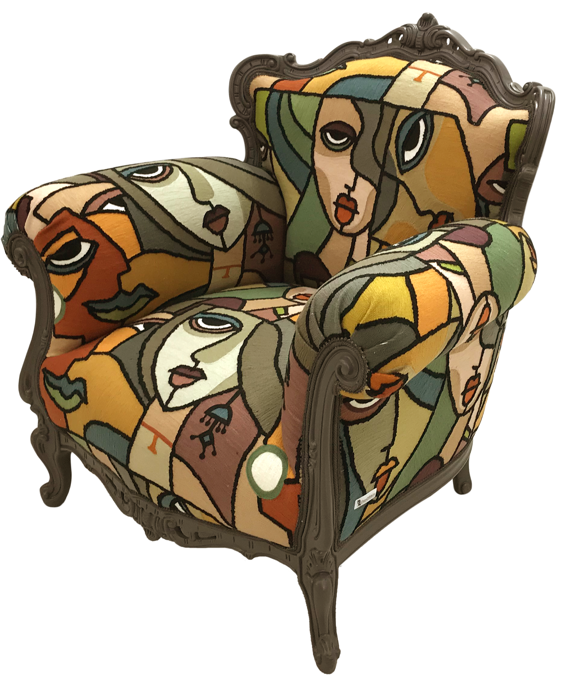 Poltrona con volti astratti in vari colori su tessuto, struttura in legno scuro.