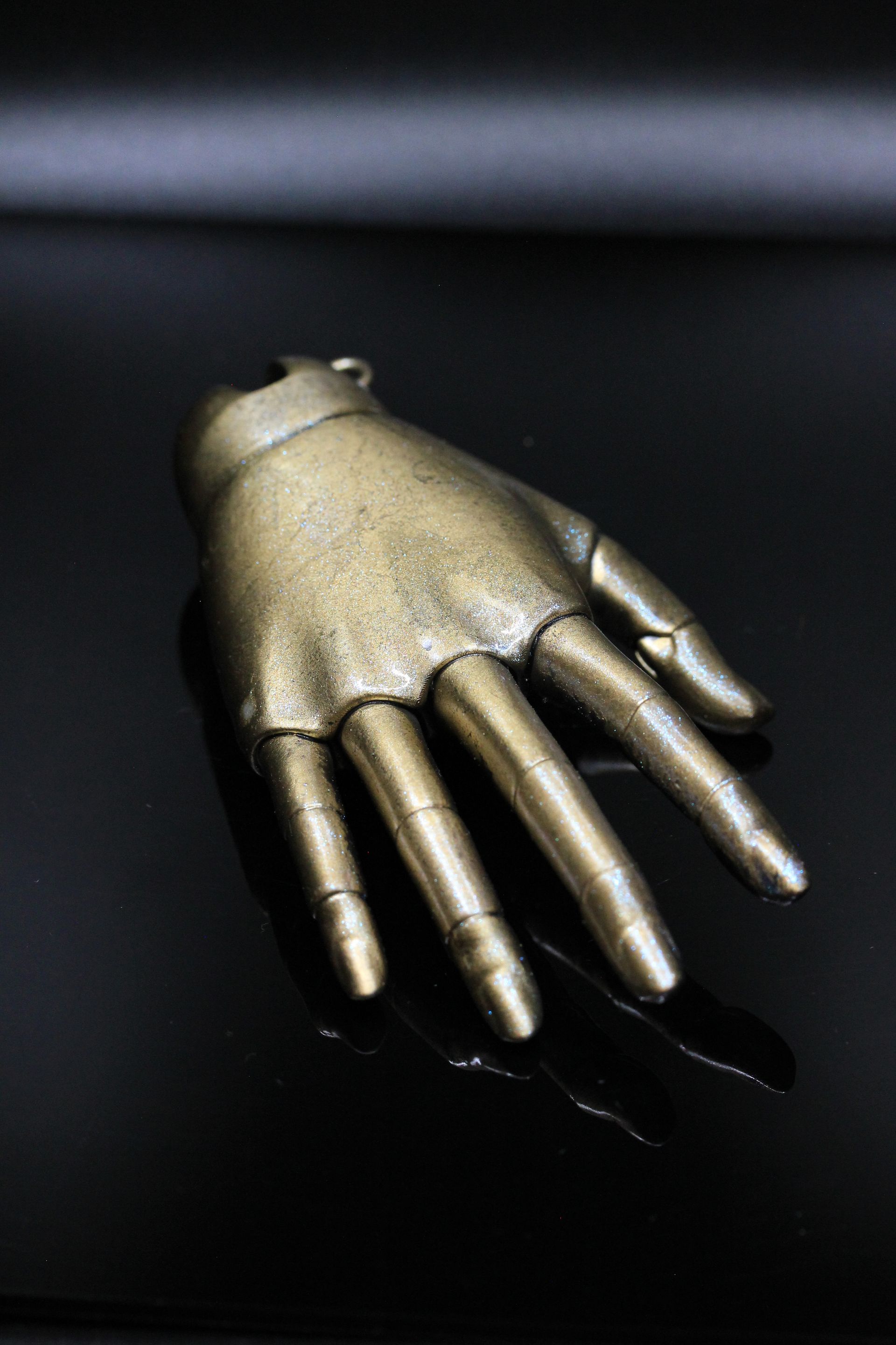 Mannequin Hand: Gold