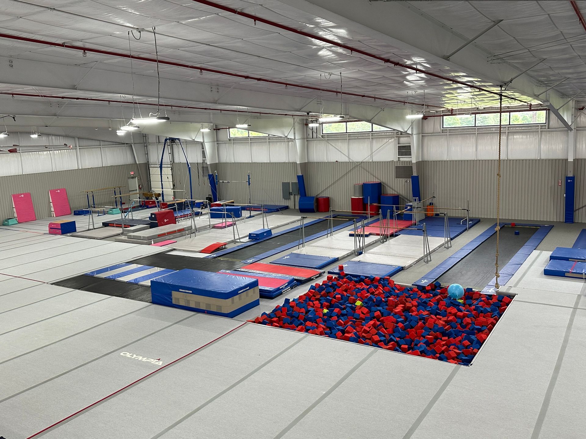 Kids’ gymnastics training space with safe, padded equipment and open floor area.