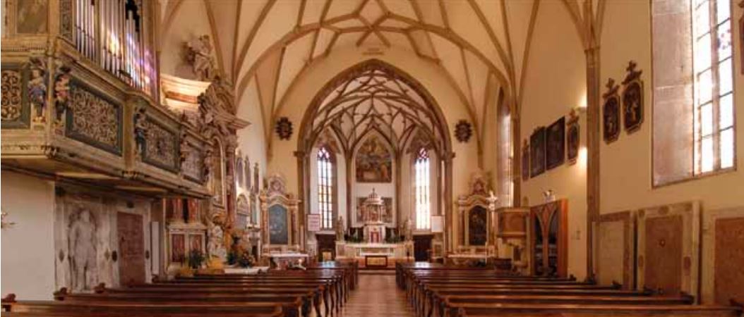 interni di una chiesa ristrutturata