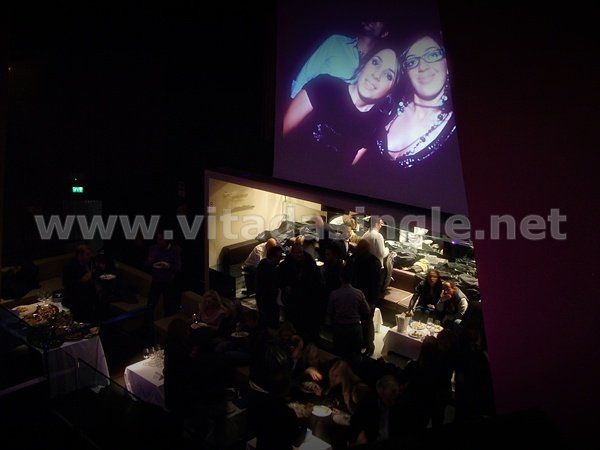 Un gruppo di single a una cena Vitadasingle.net