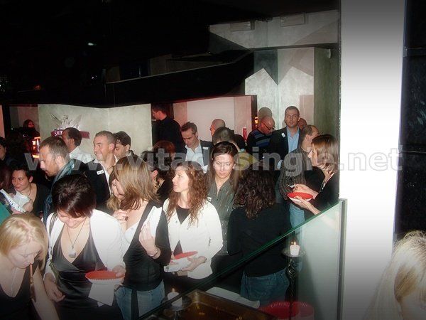 Un gruppo di single alla Festa dei single