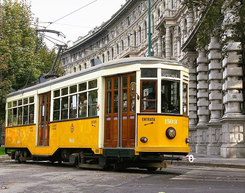 Tram Dating a Milano