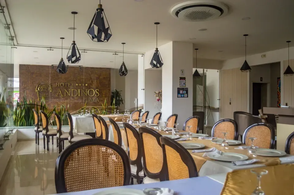 Restaurante de hotel en Florencia Caquetá, para hospedarse con desayuno y comida típica colombiana en el centro de la ciudad.
