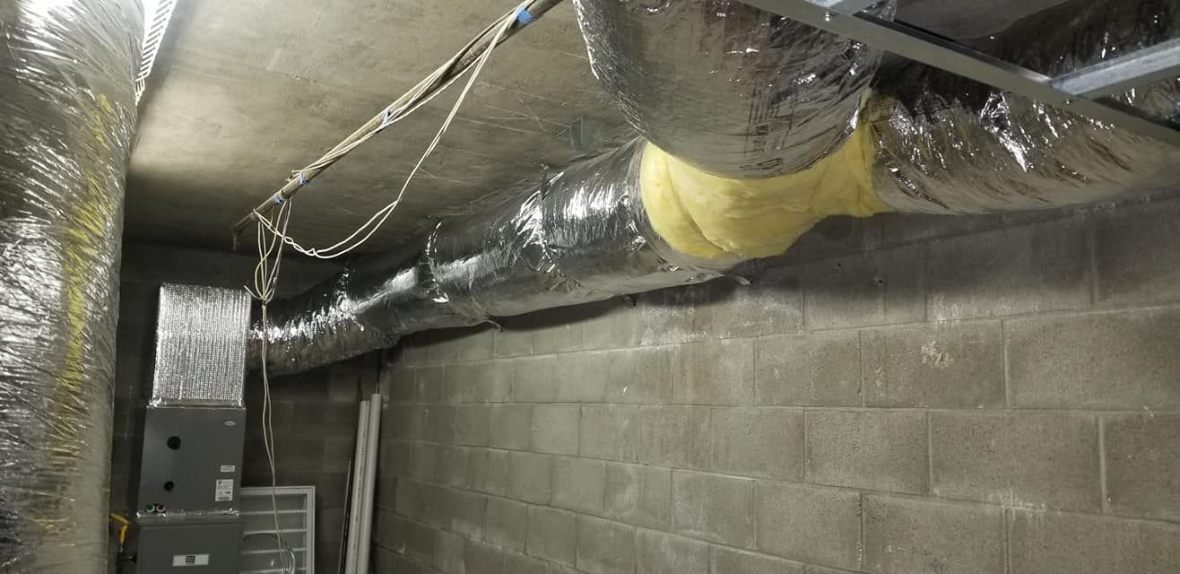 A room with a lot of pipes coming out of the ceiling.