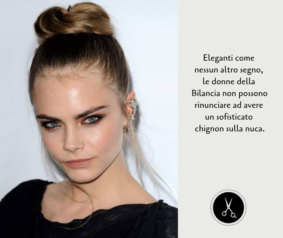 locandina con ragazza dai capelli raccolti