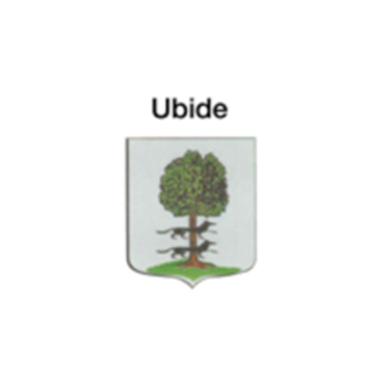 Escudo de Ubide con árbol verde y dos lobos negros.