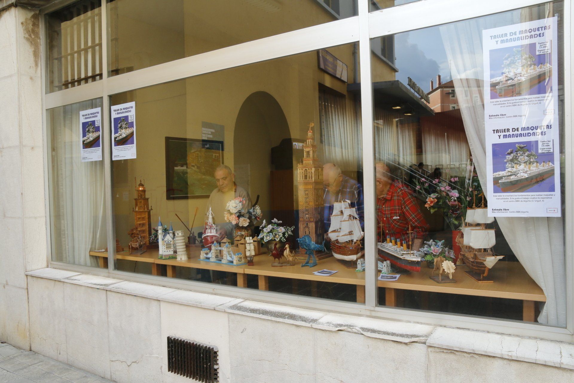 Taller de maquetas y flores