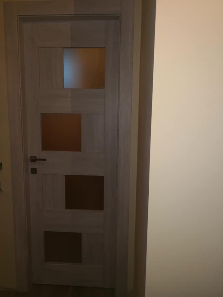 Porta moderna con inserti