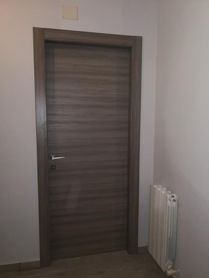 Porta moderna in legno 2