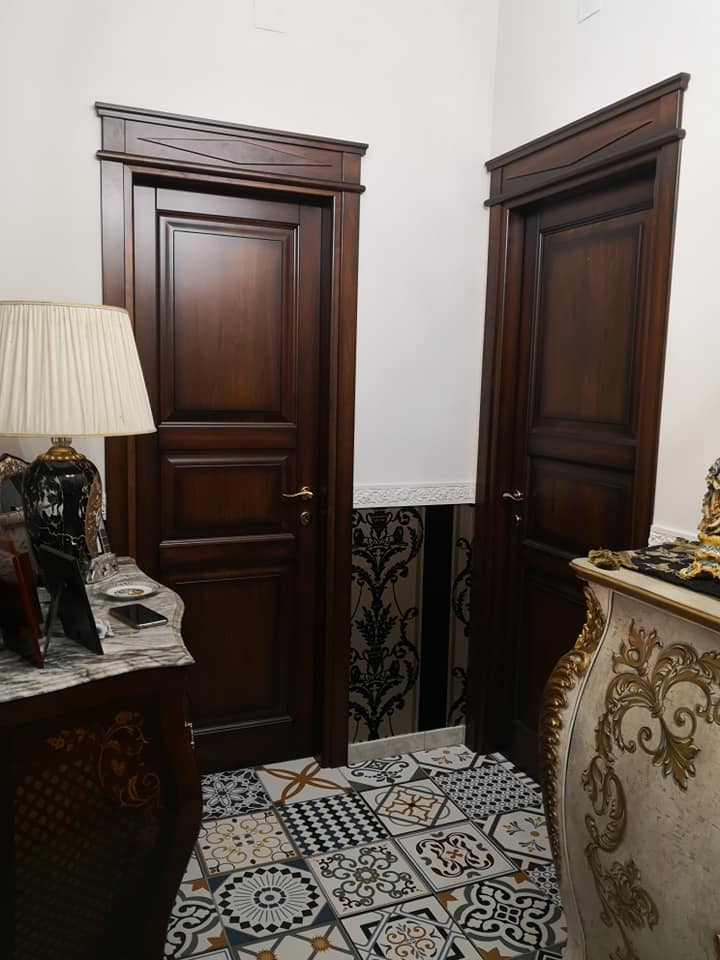 Porte da interno in legno scuro