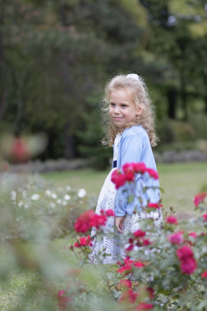 Maedchen mit Blumen, Maedchen im Park,