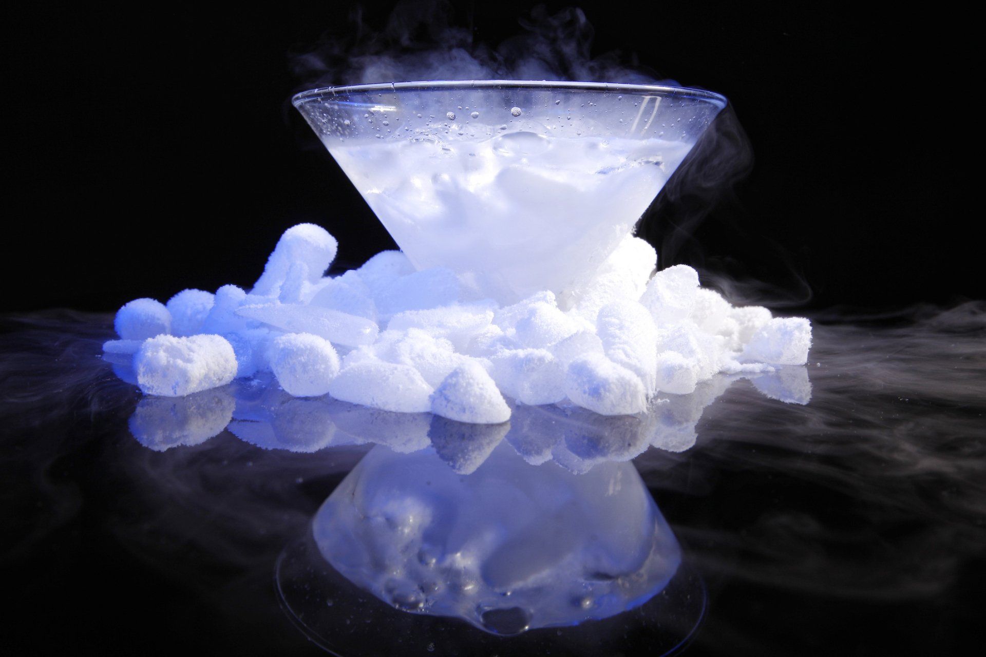 Glass And Dry Ice — Mundelein, IL — Lakeland Dry Ice