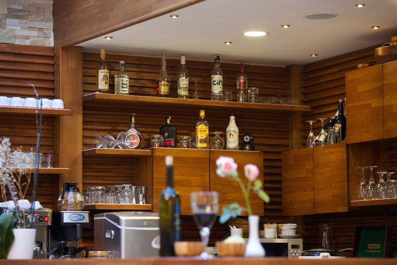 The Million Stone Hotel , Restaurant