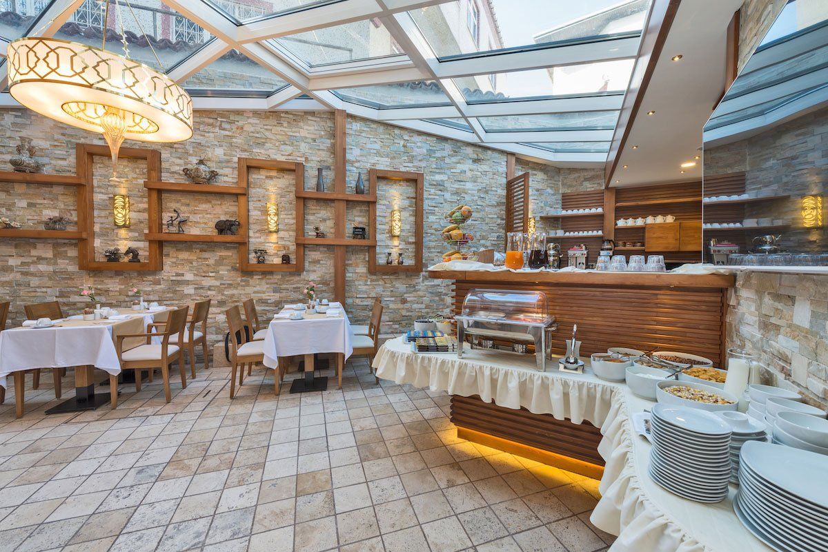 The Million Stone Hotel , Restaurant