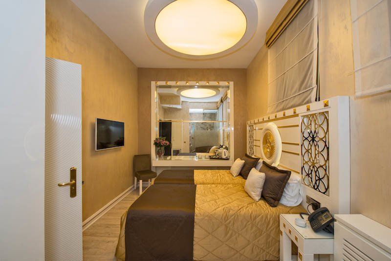 The Million Stone Hotel , Rooms