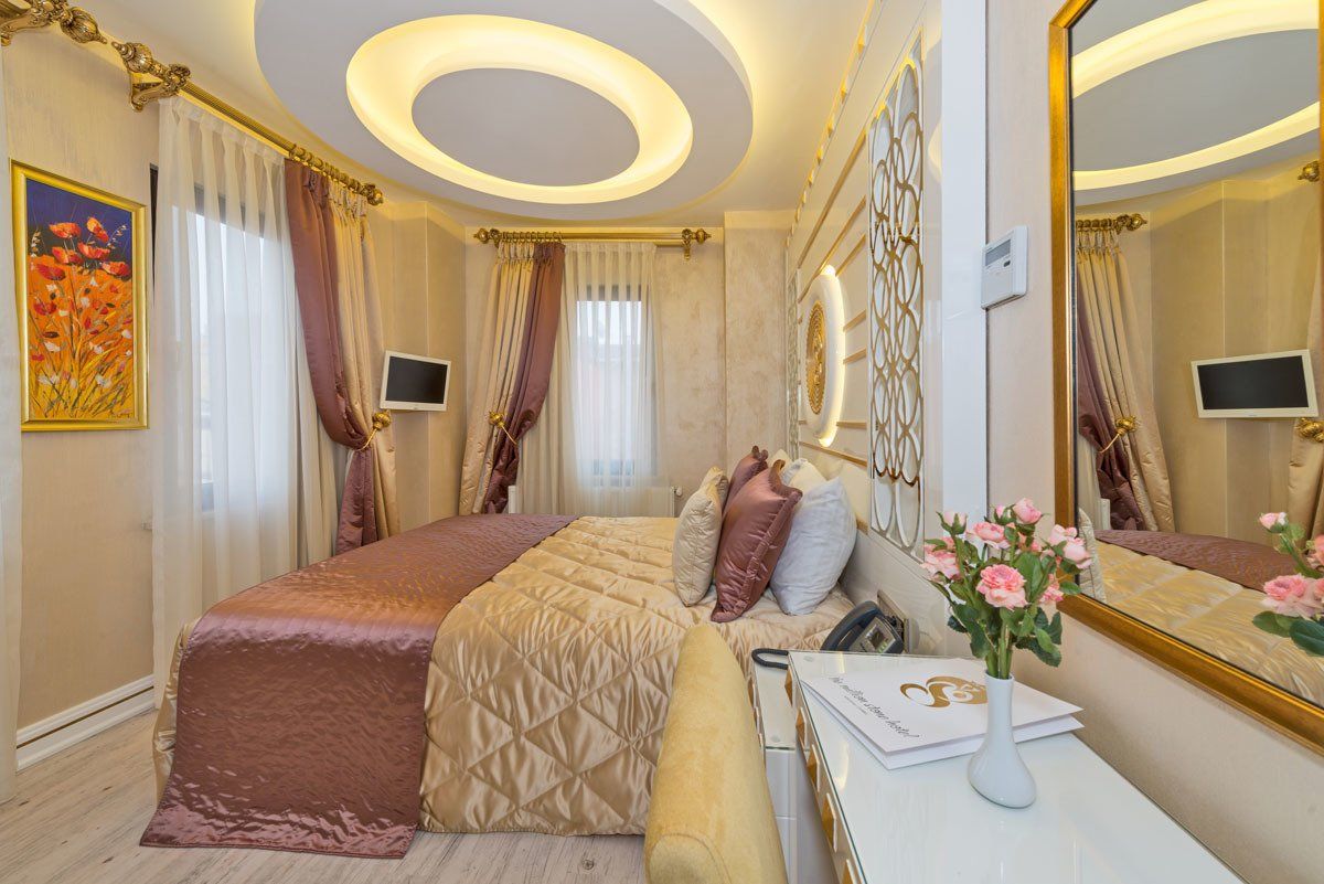 The Million Stone Hotel , Rooms