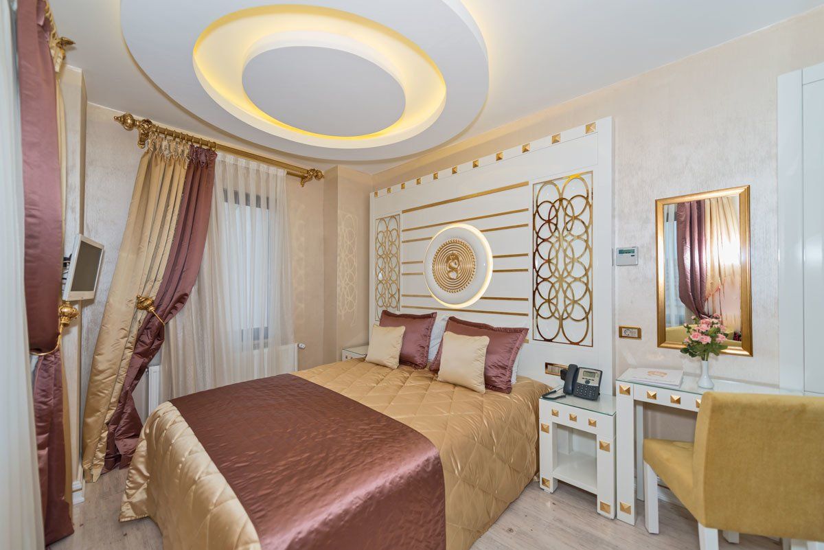 The Million Stone Hotel , Rooms