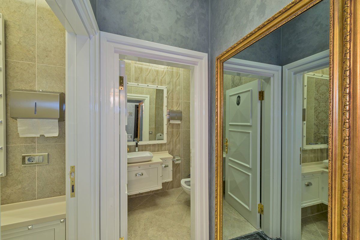 The Million Stone Hotel , Rooms